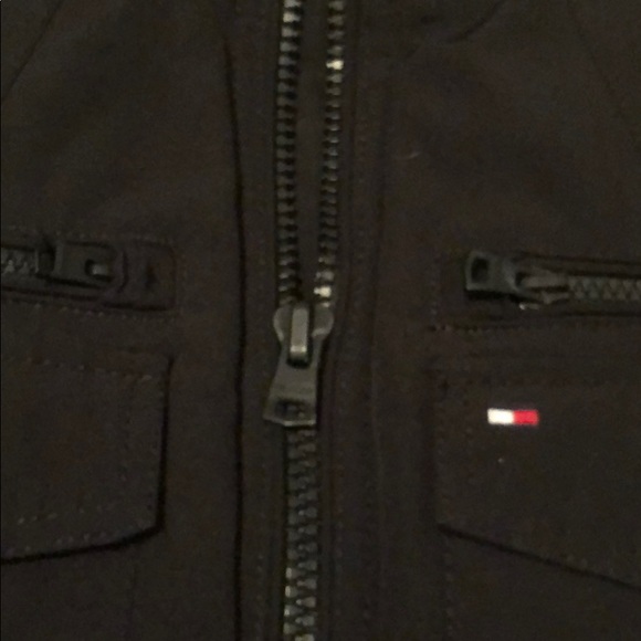 Tommy Hilfiger puffy coat with multiple pockets. - Picture 3 of 5